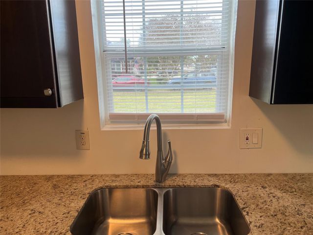 317-319 E B Street, La Porte, TX 77571