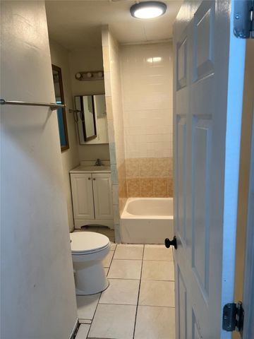 317-319 E B Street, La Porte, TX 77571