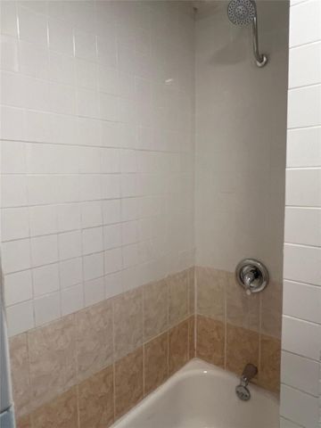 317-319 E B Street, La Porte, TX 77571