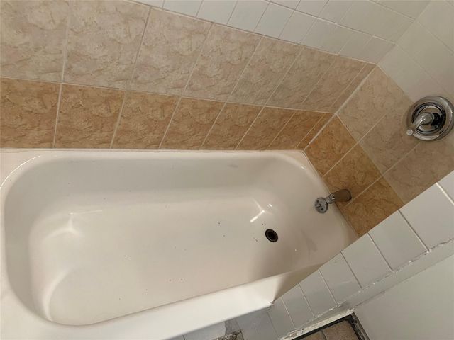 317-319 E B Street, La Porte, TX 77571