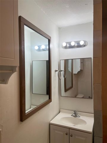 317-319 E B Street, La Porte, TX 77571