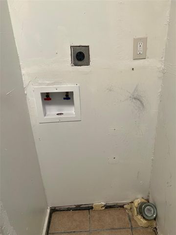 317-319 E B Street, La Porte, TX 77571