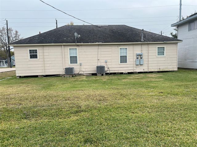 317-319 E B Street, La Porte, TX 77571