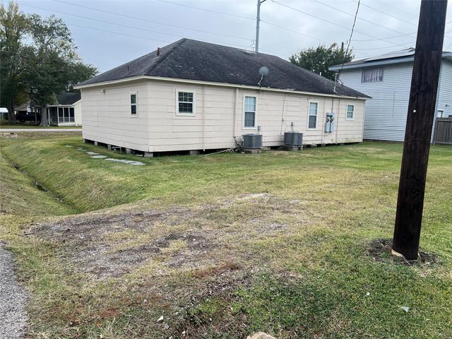 317-319 E B Street, La Porte, TX 77571