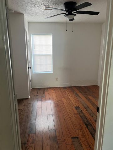 317-319 E B Street, La Porte, TX 77571