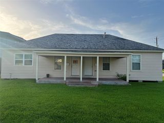 317-319 E B Street, La Porte, TX 77571