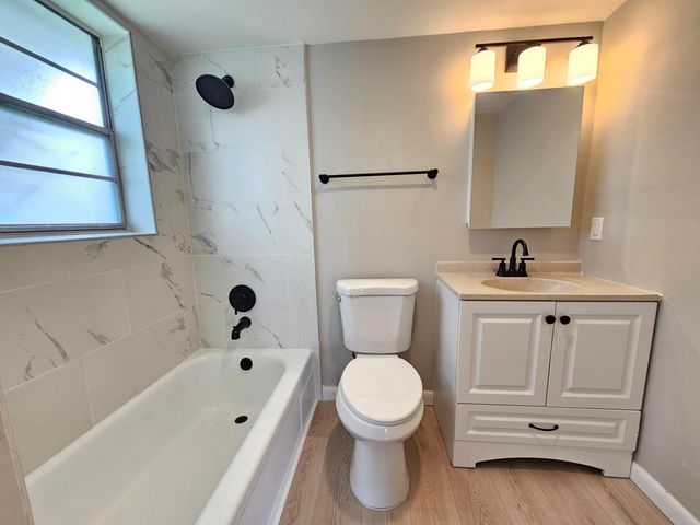 244 Camden J, West Palm Beach, FL 33417