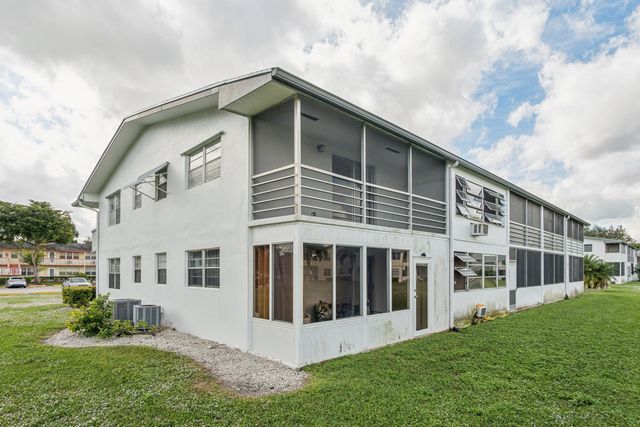 244 Camden J, West Palm Beach, FL 33417