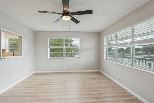 244 Camden J, West Palm Beach, FL 33417