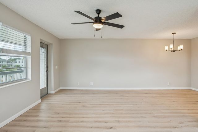 244 Camden J, West Palm Beach, FL 33417