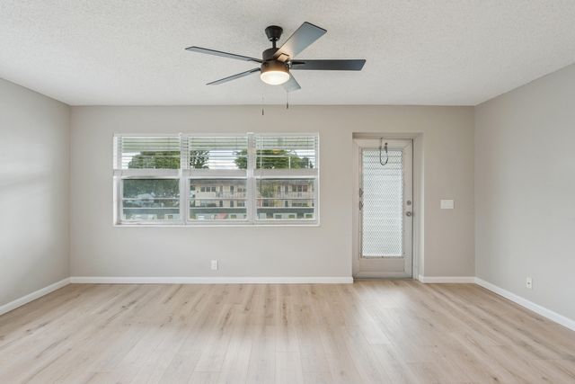 244 Camden J, West Palm Beach, FL 33417