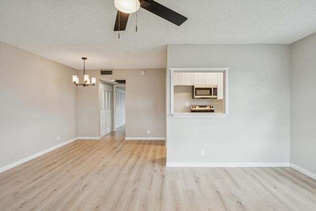 244 Camden J, West Palm Beach, FL 33417