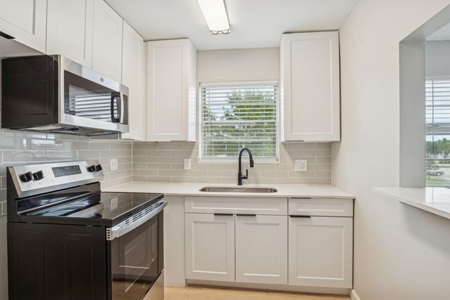 244 Camden J, West Palm Beach, FL 33417