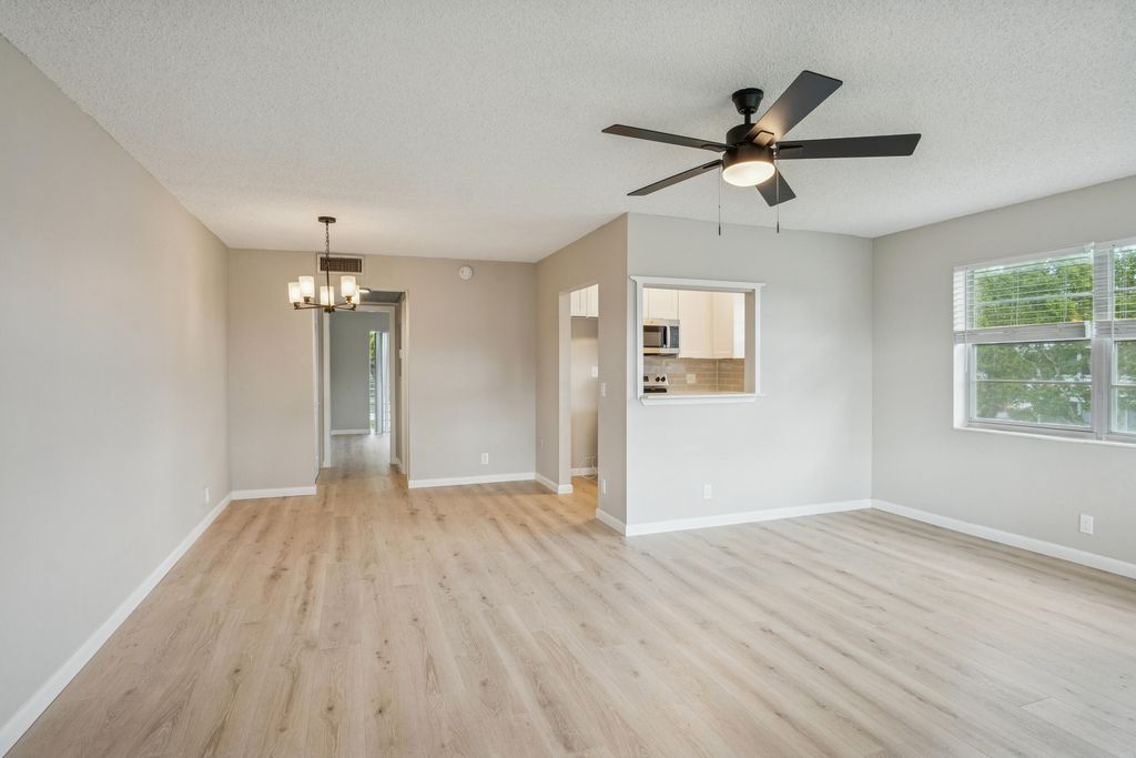 244 Camden J, West Palm Beach, FL 33417
