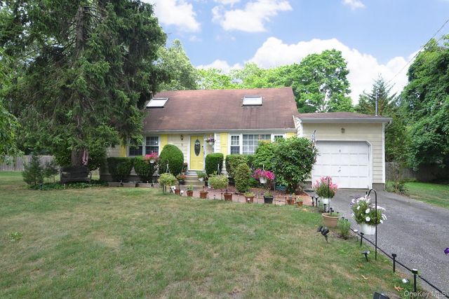 5 Radio Avenue, Miller Place, NY 11764