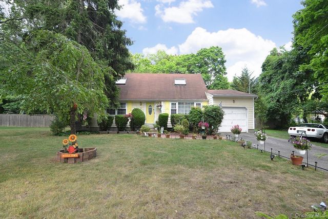 5 Radio Avenue, Miller Place, NY 11764