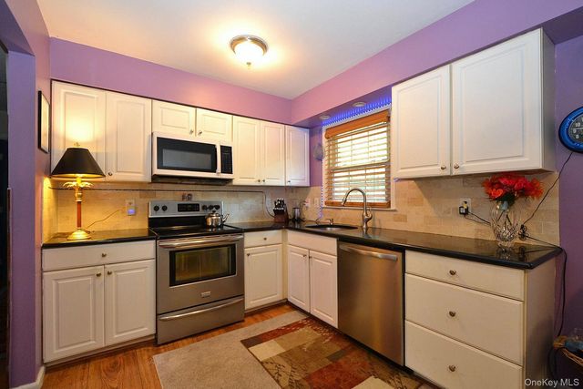 5 Radio Avenue, Miller Place, NY 11764