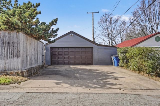 2471 E 22nd Place, Tulsa, OK 74114