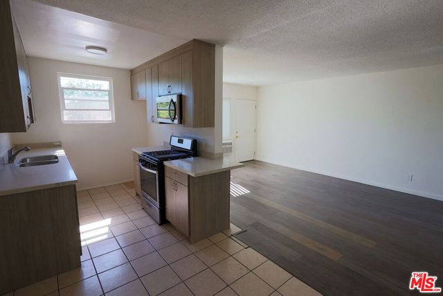 8000 Owensmouth Avenue, Canoga Park, CA 91304