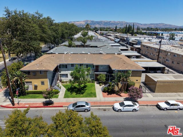 8000 Owensmouth Avenue, Canoga Park, CA 91304