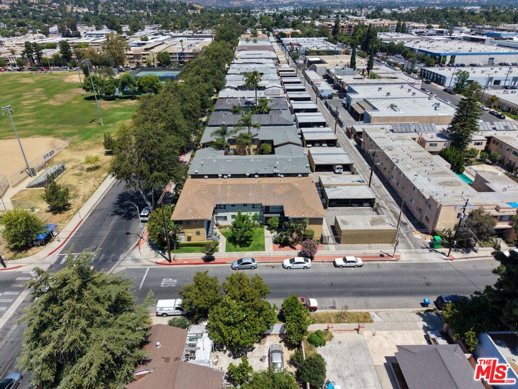 8000 Owensmouth Avenue, Canoga Park, CA 91304