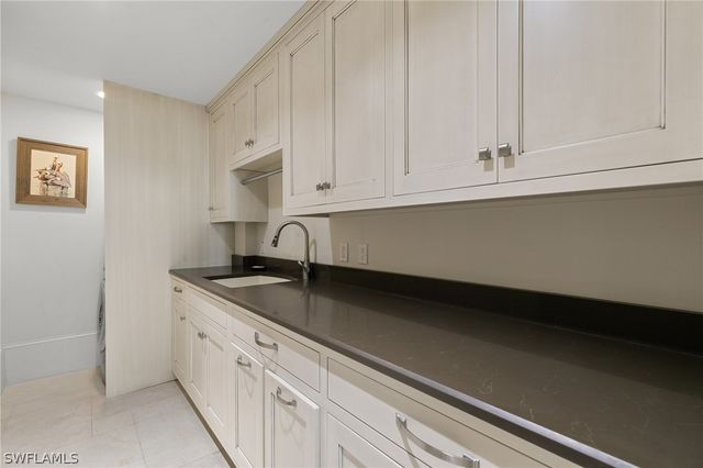 406 La Peninsula BLVD 406, Naples, FL 34113