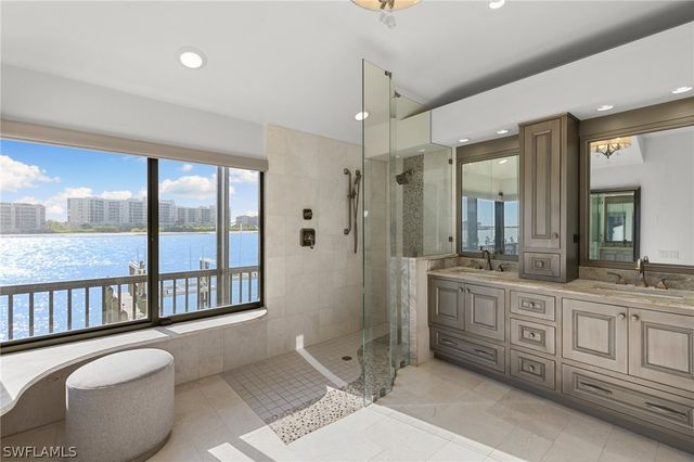 406 La Peninsula BLVD 406, Naples, FL 34113