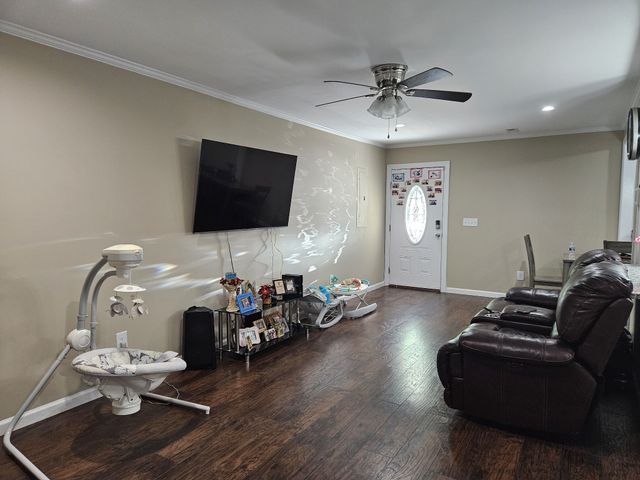 107 Gentry St, Tullahoma, TN 37388