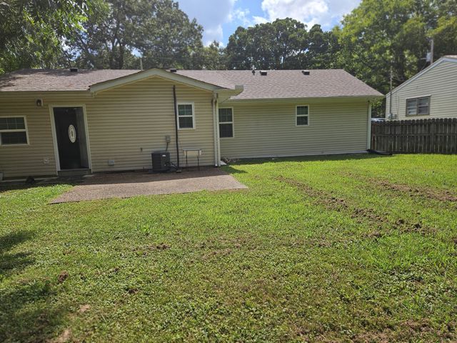 107 Gentry St, Tullahoma, TN 37388