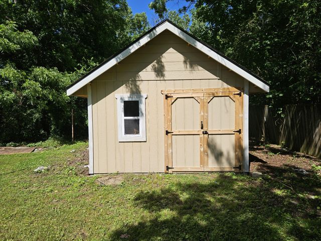 107 Gentry St, Tullahoma, TN 37388