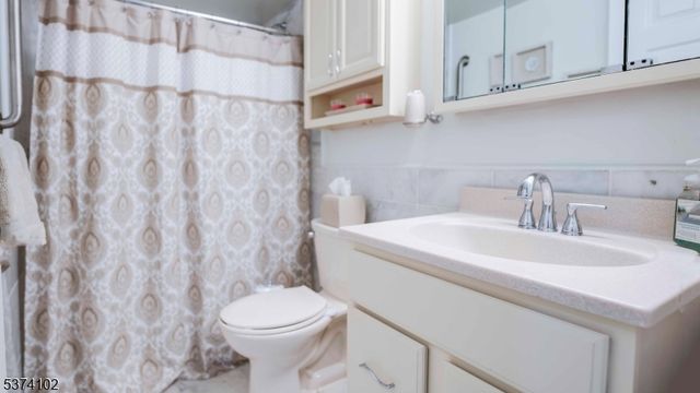 200 Park Rd A3, Bayonne City, NJ 07002