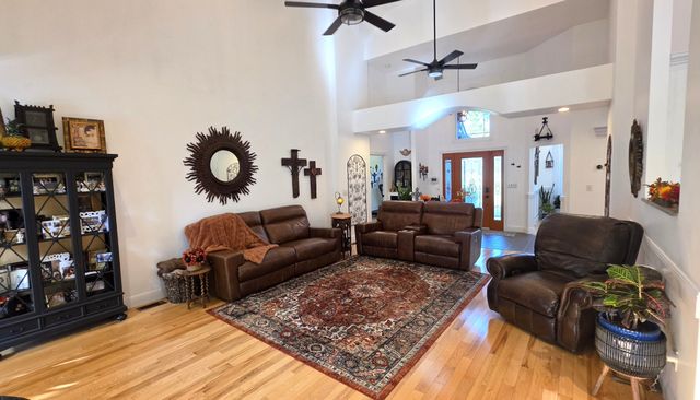 256 Lakehill Beach Estates Rd, Springville, TN 38256
