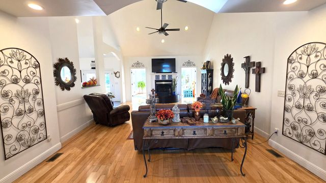 256 Lakehill Beach Estates Rd, Springville, TN 38256