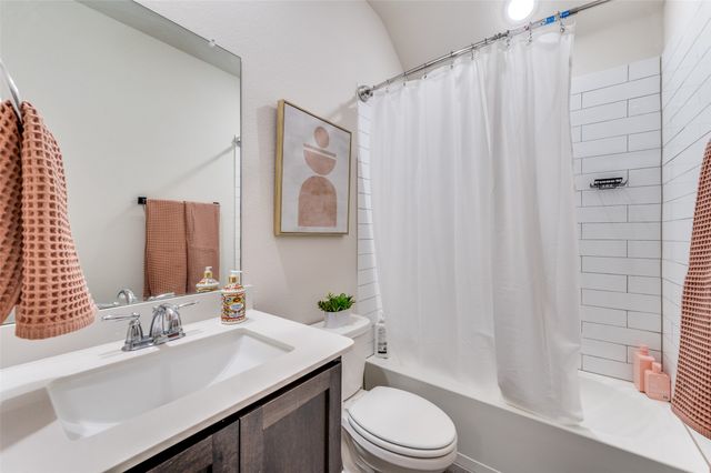 3519 Tunnel Avenue, Aubrey, TX 76227