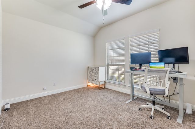 3519 Tunnel Avenue, Aubrey, TX 76227