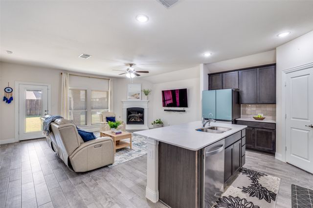 3519 Tunnel Avenue, Aubrey, TX 76227