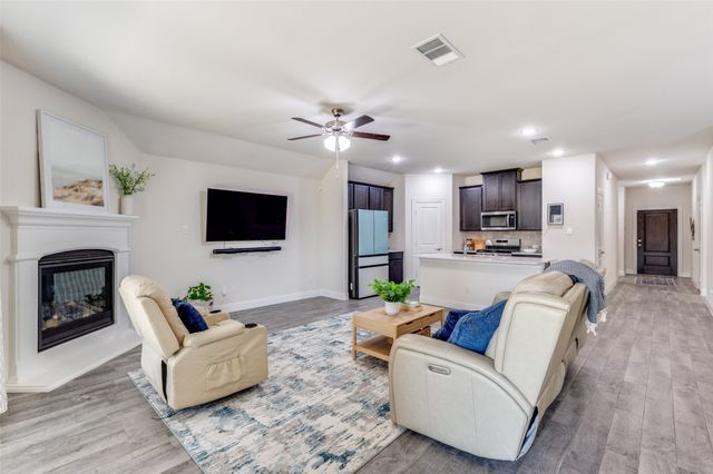 3519 Tunnel Avenue, Aubrey, TX 76227