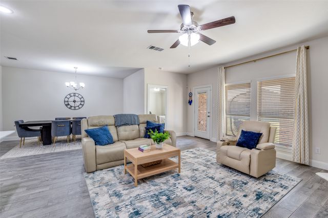 3519 Tunnel Avenue, Aubrey, TX 76227