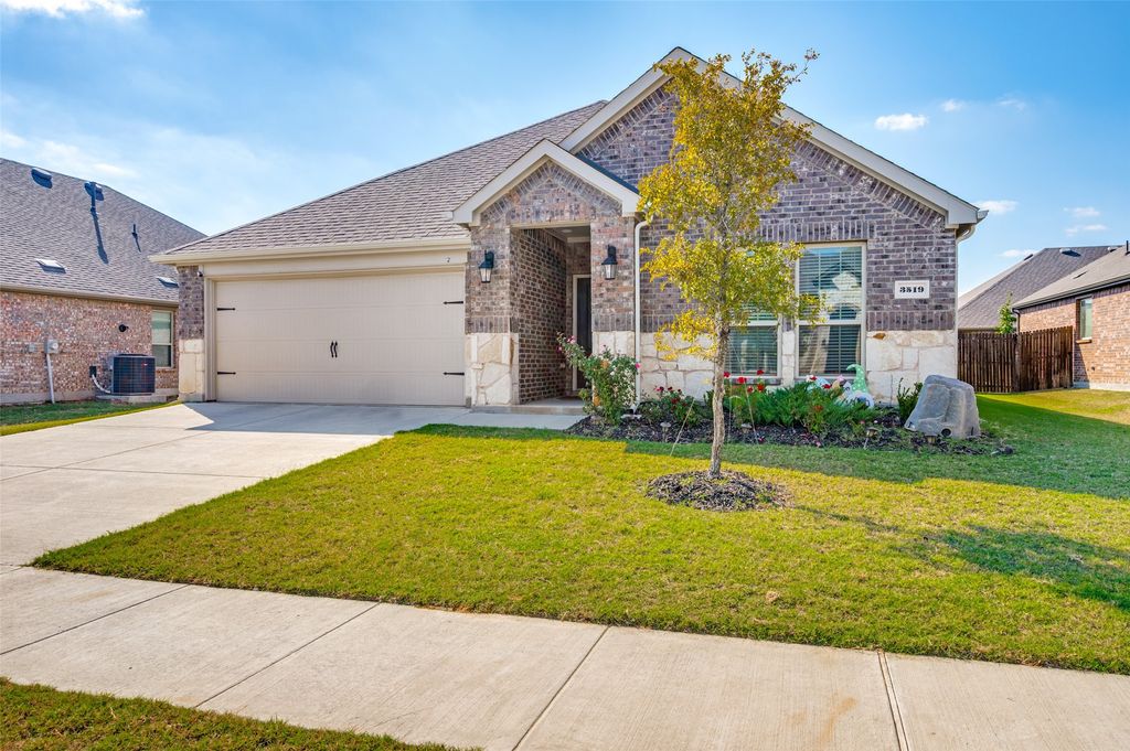 3519 Tunnel Avenue, Aubrey, TX 76227