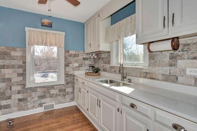 15201 Lavergne Avenue, Oak Forest, IL 60452