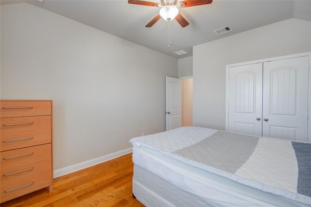 12902 Oak Falls Drive, Pearland, TX 77584