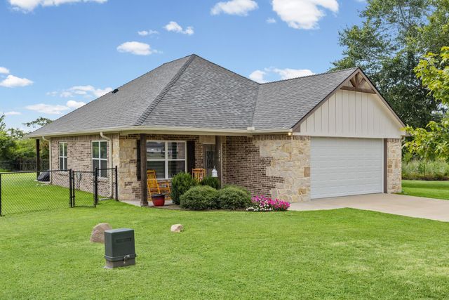 228 Mill Street, Emory, TX 75440