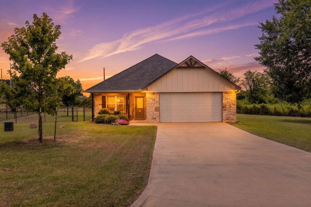 228 Mill Street, Emory, TX 75440