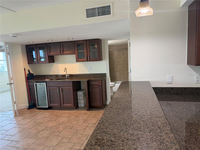 33 S GULFSTREAM AVENUE 1001, Sarasota, FL 34236
