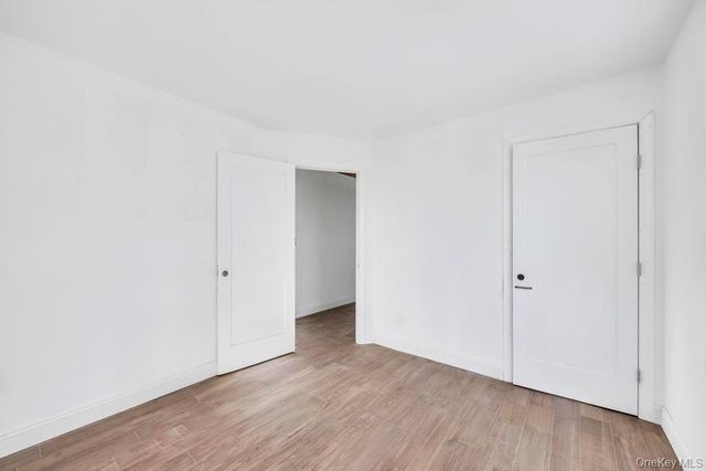 10 8th Avenue, East Rockaway, NY 11518