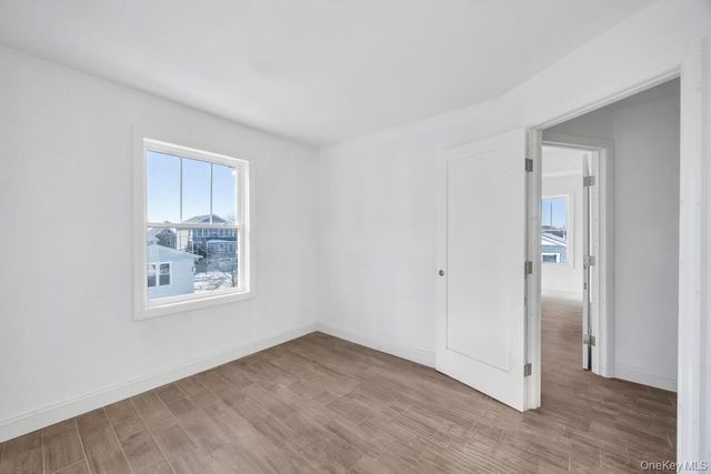 10 8th Avenue, East Rockaway, NY 11518