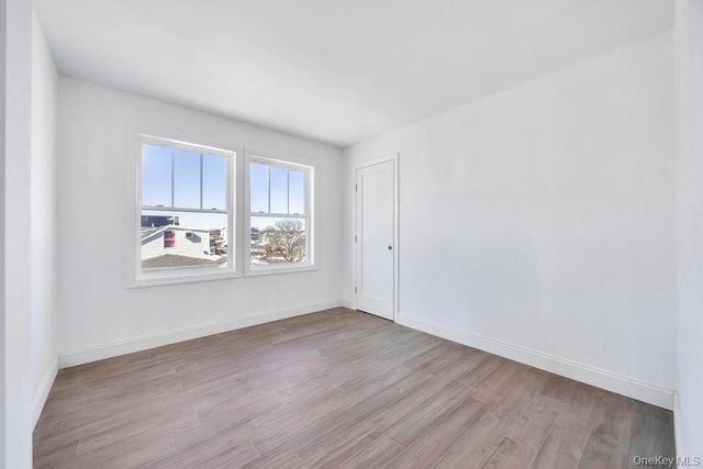 10 8th Avenue, East Rockaway, NY 11518