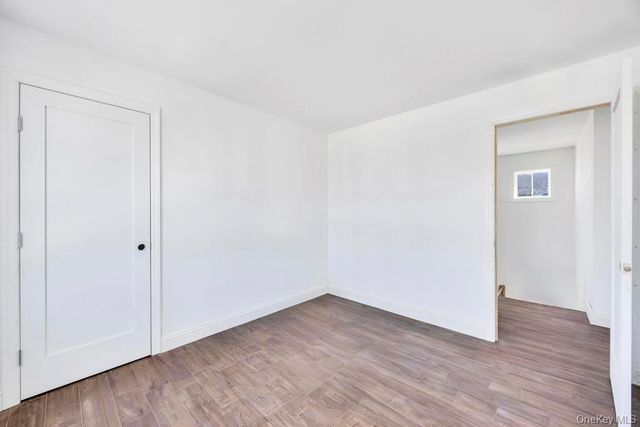 10 8th Avenue, East Rockaway, NY 11518