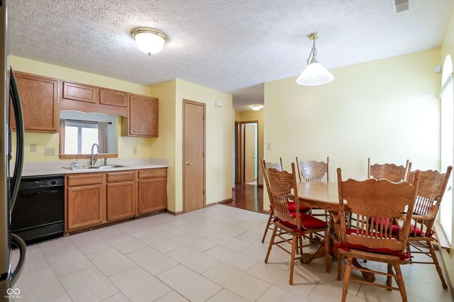 988 Canary Creek Drive, Franklin, IN 46131