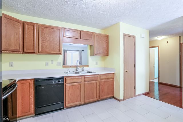 988 Canary Creek Drive, Franklin, IN 46131